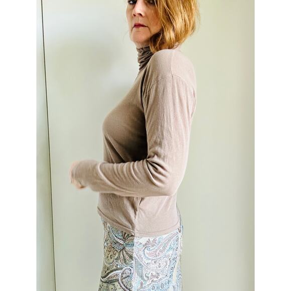 Everlane Organic Cotton Tissue turtleneck Size XS Taupe Minimalist Staple Layer - Picture 4 of 7